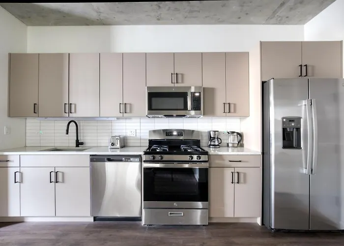 River North 1br Nr L Stop Riverwalk Loop Chi-1037 *