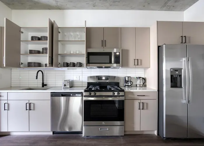 River North 1br Nr L Stop Riverwalk Loop Chi-1037