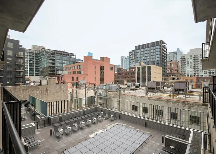River North 1br Nr L Stop Riverwalk Loop Chi-1037 *