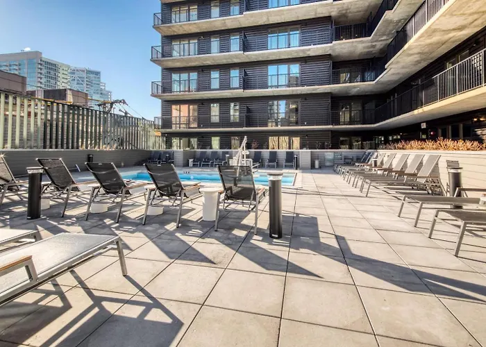River North 1br Nr L Stop Riverwalk Loop Chi-1037 *